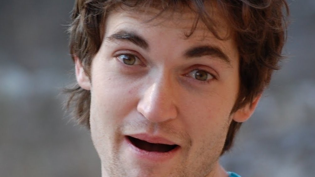 Satoshi created #Bitcoin, but this man turned it into a currency - and paid with his freedom.

"I wasn't trying to create harm; I was trying to create freedom." - Ross Ulbricht.

Let's Dive into the story of Ross Ulbricht 🧵
