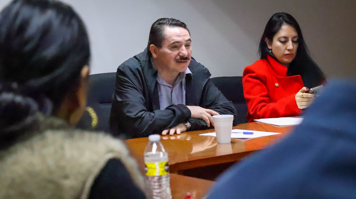 Durango renace con nuevas oportunidades para nuestros jóvenes y es nuestra responsabilidad, como sector educativo, prepararlos para aprovecharlas.

Mantengo una agenda de trabajo con las universidades y prepas, a fin de garantizar una educación suficiente, eficiente y de calidad