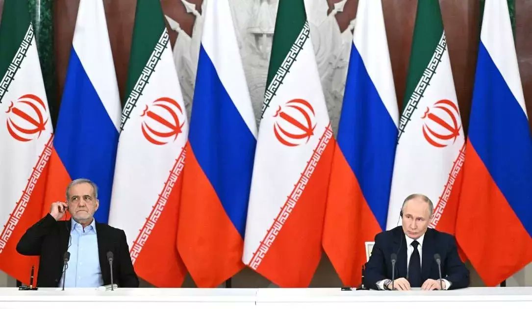 TweetThreatNews's tweet image. Iran and Russia have formalized their alliance with a new agreement focusing on military and technological cooperation, especially in cybersecurity and internet regulation. 🌐🔒 #Iran #Russia #InternetControl
link: ift.tt/y6m3nOq