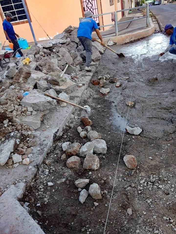 Nuestra alcaldesa de La Unión Sur, <a href="/Victoriag_sv/">Victoria Gutiérrez Salmerón</a>, informó sobre la intervención en la calle principal de Intipucá, vía importante para la movilidad en el distrito. 

"Esta ruta no solo conecta a nuestra gente, sino que también da acceso a una de nuestras hermosas playas,