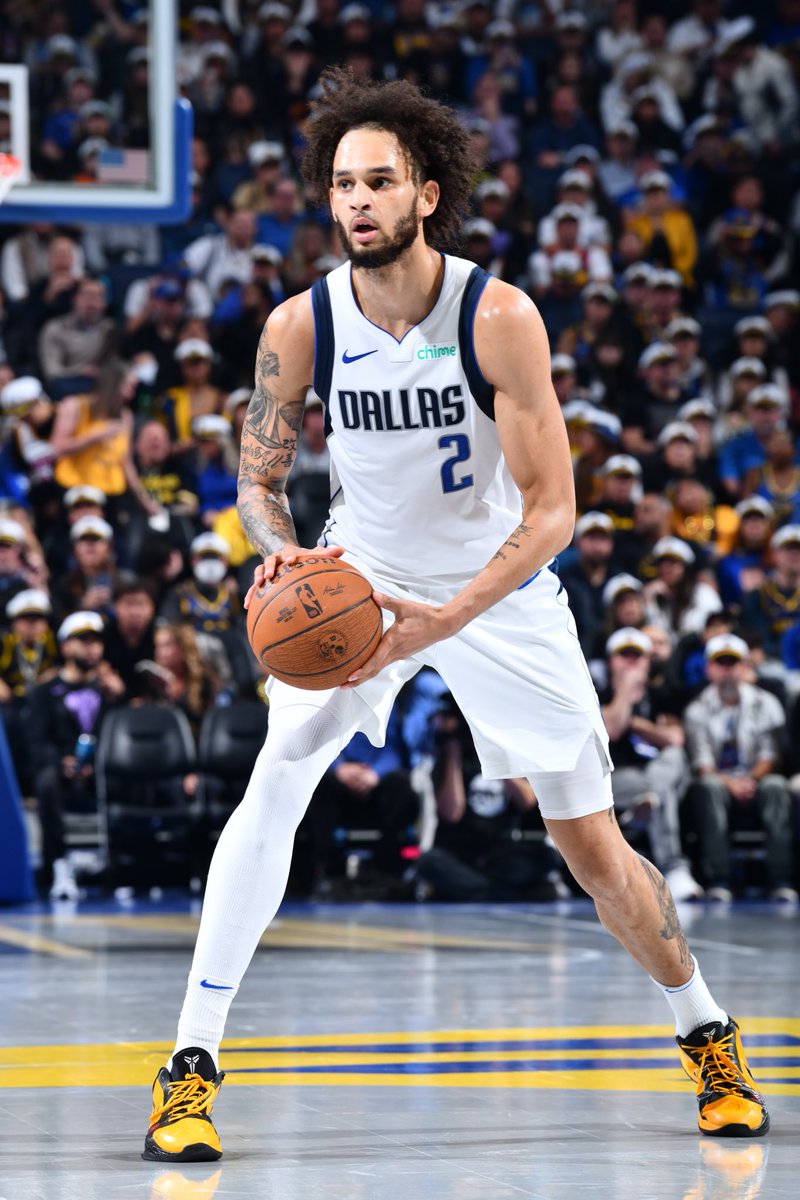 BleacherReport's tweet photo. Dereck Lively II is expected to miss 2-to-3 months with a small fracture in his foot, per @ShamsCharania https://t.co/vvocgy0bSx