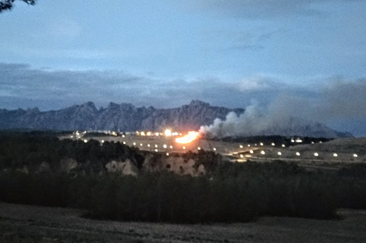 Avui tenim espectacle piromusical al dipòsit descontrolat de Can Mata <a href="/HoPierola/">Els Hostalets de Pierola</a>