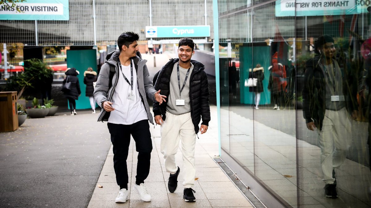 OPEN EVENT ALERT!! Docklands campus on Thursday 27th Feb 5-7:30pm, have you signed yet? 🤔 

Click on the link below to see how you can come and join us for fun, food and information on how we can help kick start your career!🎉

uel.ac.uk/study/postgrad…