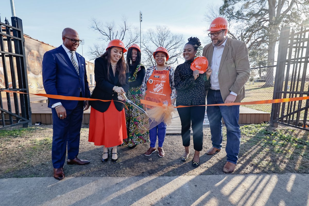 JacksonStateU's tweet photo. The COFO Pocket Park is officially open!
Thanks to the @HomeDepotRetool grant, Jackson State students, faculty, staff, and visitors can enjoy this beautiful space. Read more in the JSU newsroom! #RYSJackson #JacksonState
π° | https://t.co/hk7wi6bVsz https://t.co/lwJY8qo7x0