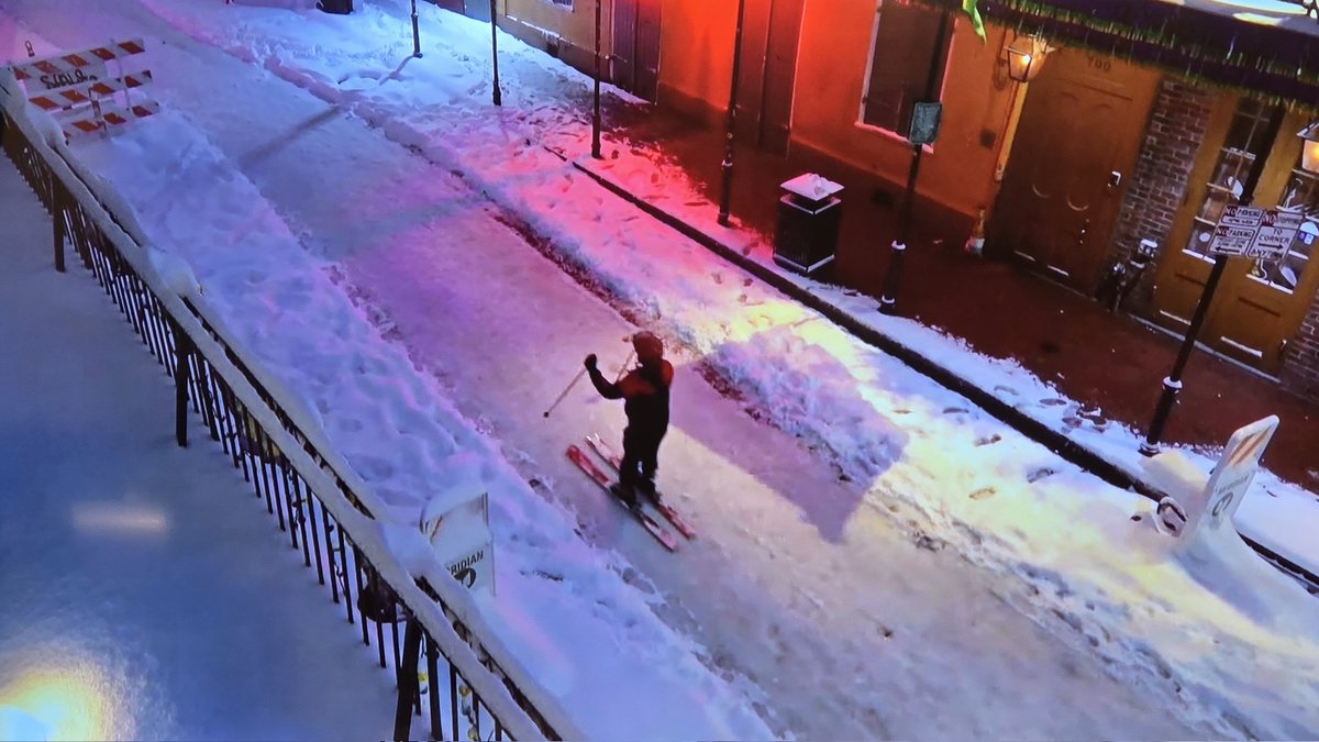 KoryMarsh's tweet photo. @SeanAshWX This image of Bourbon St from Earthcam says it all really. https://t.co/lK6WisiqvG