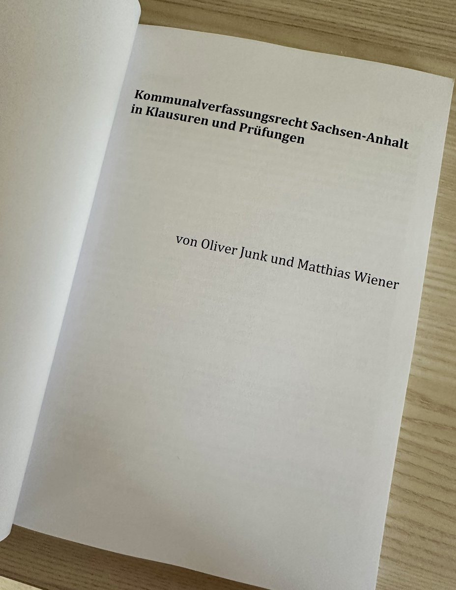 Matthias Wiener (@wienermatthias) on Twitter photo Ein ziemlich produktiver Januar mit <a href="/oliver_junk/">Prof. Dr. Oliver Junk</a> an der <a href="/HSHarz/">Hochschule Harz</a>. Es fehlt nur noch das Cover für unser #Lehrbuch zum #Kommunalverfassungsrecht Sachsen-Anhalt. Es ist ein tolles Gefühl die Vorabfassung in den Händen zu halten. Ein ziemlich produktiver Januar mit <a href="/oliver_junk/">Prof. Dr. Oliver Junk</a> an der <a href="/HSHarz/">Hochschule Harz</a>. Es fehlt nur noch das Cover für unser #Lehrbuch zum #Kommunalverfassungsrecht Sachsen-Anhalt. Es ist ein tolles Gefühl die Vorabfassung in den Händen zu halten.