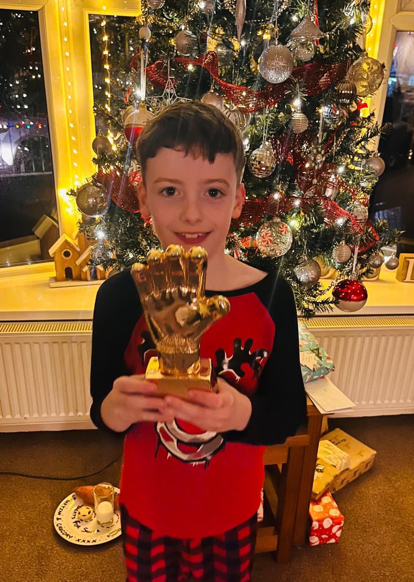 Congratulations to our U12s Electrons keeper taking the Golden Glove award for December 🧤 He has worked so hard on his all around game this season especially his kicking game. He throughly deserves it, Well Done and Keep Up The Good performances 🧤🏆⚽️