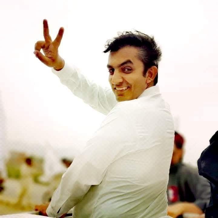 WrrangaLunri2's tweet photo. محسن داوړ ته د مرګ ګواښونه کول يو غير انساني عمل دى.
خو موږ په يو داسي رياست کي ژوند کوؤ چي زموږ ژوند اخستيو ته يو منټ انتظار نه کوي. له کلونو راهيسې پښتانه حلالېږي په يو او بل نامه باندي.
محسن داوړ ته که پر هر نامه دمکى ورکول شوې ده خو دې شاته هم دغه رياست دى.. 
#OurLivesMatter https://t.co/0e5AiG78Dh