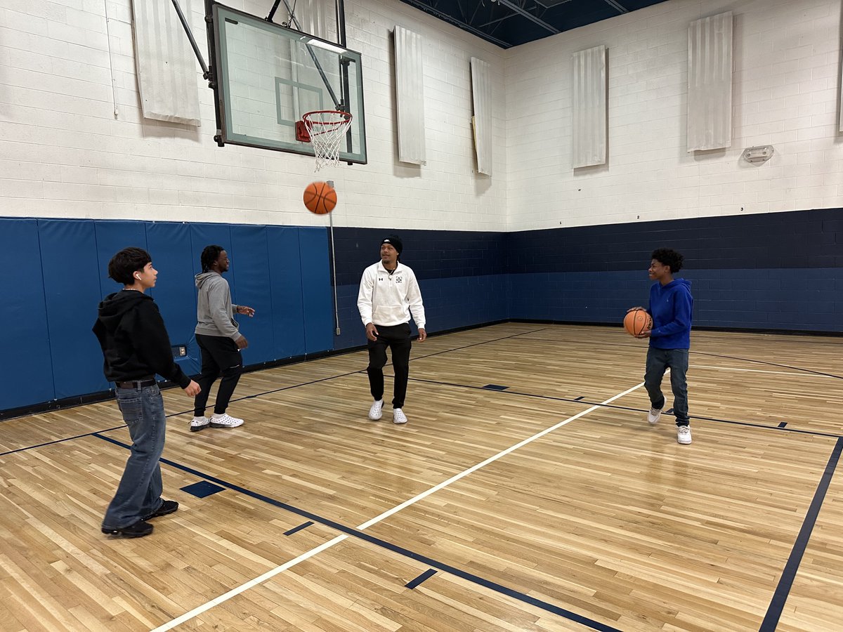 A big thank you to Vista Middle School for welcoming a few of our guys to speak with students about the importance of setting and achieving their goals! 🤠  

#AggieUp