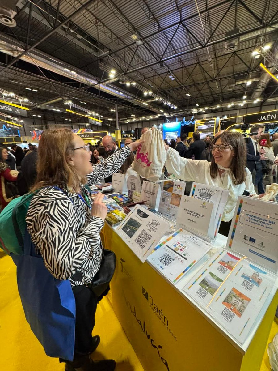 Ayto de Beas de Segura ha presentado en FITUR 2025, los distintos actos que tendrán lugar por la conmemoración del 450 aniversario de la Fundación de San José del Salvador de Beas de Segura. Presentado un cuadro de la Santa elaborado por Santiago Ydáñez