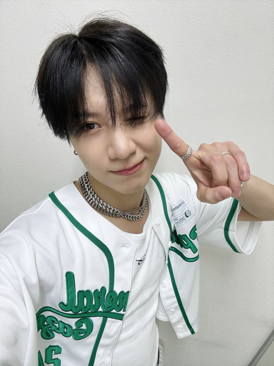 ibabekeiys's tweet photo. Listening everyday to my 
👑 KING 👑 TAEMIN 👑

Please 🙏🏼 TAEMIN could you please make PERFORMANCE MV’s of “DEJA VU” and “BONES” @TAEMIN_BPM 

LOVE YOU TAEMIN
#Taemin_Say_Less 
#EternallyWithTaemin 

https://t.co/xYTN63kfhn https://t.co/mq7maPmzFC