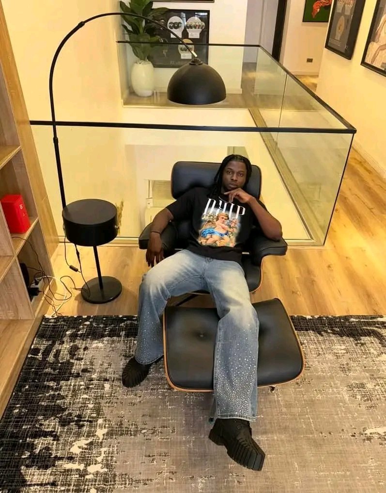Osomhenjr19's tweet image. Guess Who??? @Pinovibes I don really dey miss your vibes ooh boss!! Hope you're good boss 🤔

@Pinovibes 🤍😎
#pinovibes #Pinovibes 
OBA 🙌🏾