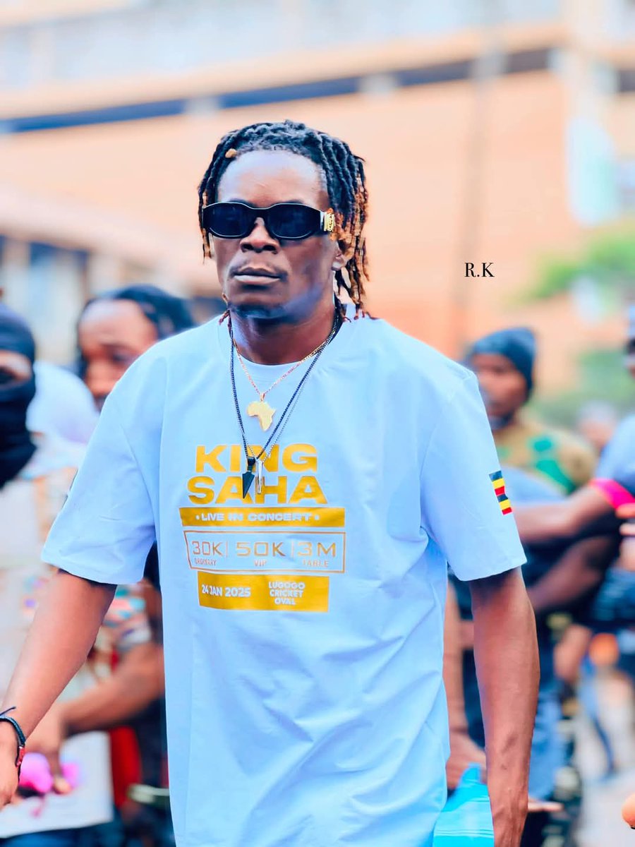 Dear <a href="/kingsaha_256/">King Saha</a> . 
Mbade nsaba ku list ya Friday otuyambe osiime otwongerereko zino enyimba Bambi 🙏🙏
1. Money
2. Kakye Katyo
3. Megan
4. Omuwaana
5. Kiri bubi
6. Mpa love ft <a href="/RadioandWeasel/">RADIO & WEASEL</a>
7. Tamale ft <a href="/pallasomusic/">Pallaso</a>
8. Nalwewuuba
9. Ssebo Kabaka
10. Diana ft <a href="/KabakoUg/">KABAKO UG🇺🇬</a>
Thnks