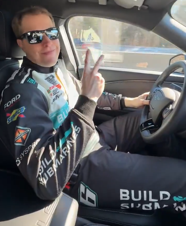STaranto92's tweet photo. @RFKracing @keselowski Hey, it's Brad Keselowski.
Man, that was some race...You're quite the driver!
I don't know if you've ever considered a racing career, but I might just have an offer you can't pass up.

I'll have my agent give you a call. See ya around... https://t.co/NirmIRyBle