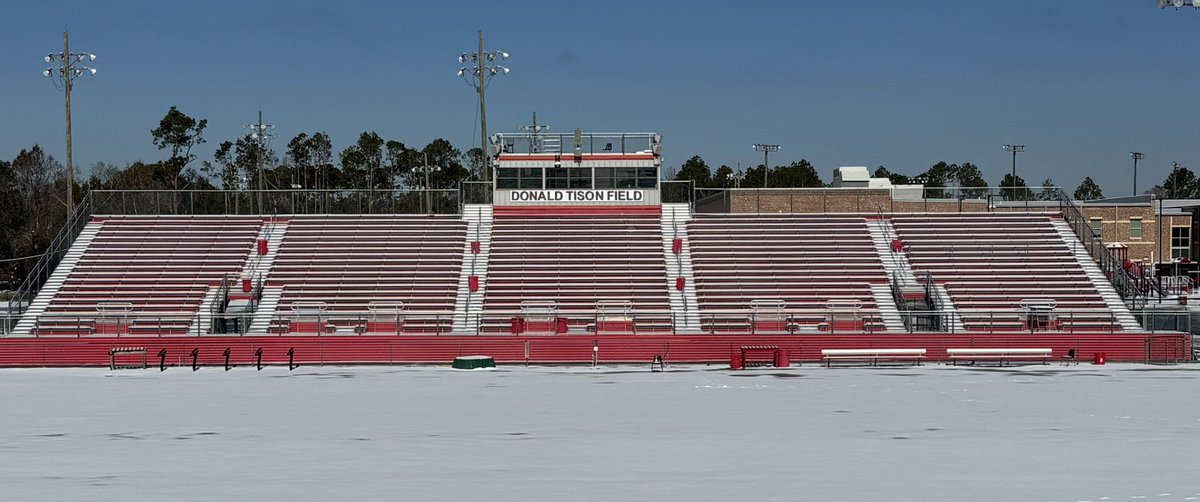 ccpanthernation's tweet image. STAY WARM PANTHER NATION! ❄️ #WinterStormEnzo