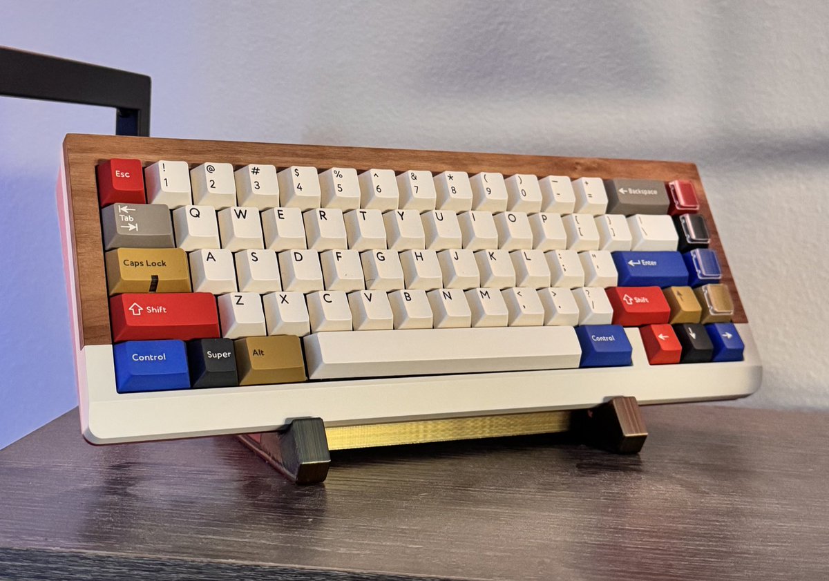 Branded keyboard stands will now be offered with every commission 🥳