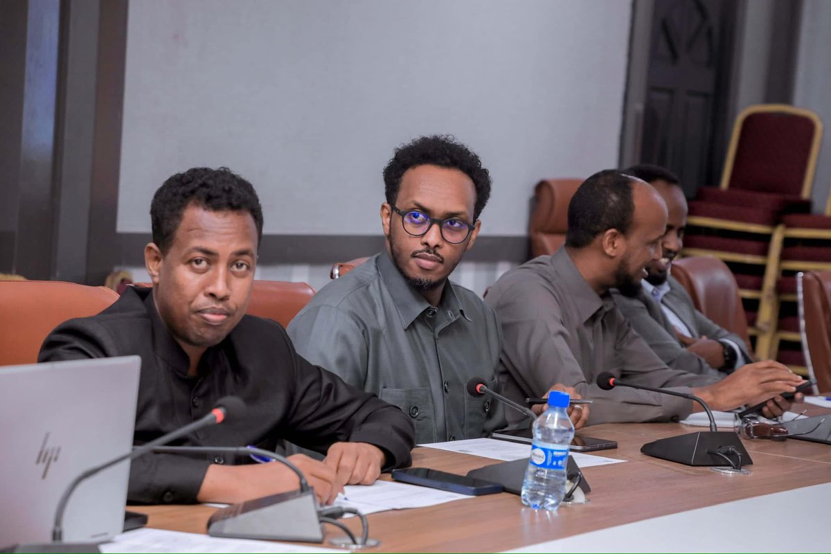 HamzaHaadoow's tweet photo. Today, I launched a five-day training program on Artificial Intelligence and modern technology for Departmental Directors at the Ministry of Foreign Affairs. This initiative aims to enhance knowledge and foster innovative thinking among our staff. 

#Somalia #Mogadishu #AI https://t.co/NljKeFyN55