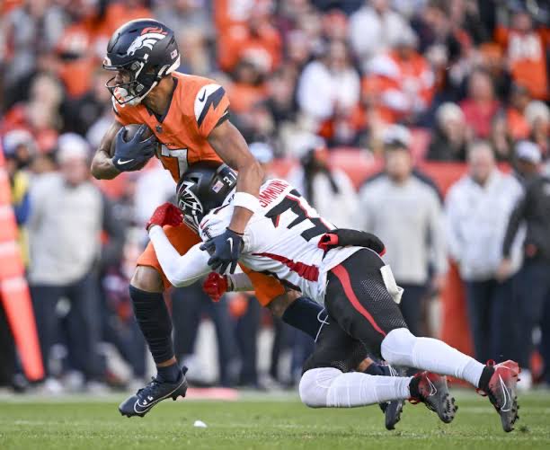 MileHighMems's tweet photo. its should be noted that Devaughn Vele (7th rd pick) had more receptions (41) and more yards (475) than any other rookie wr not taken in rds 1 or 2 https://t.co/Yglvm1Bsgh