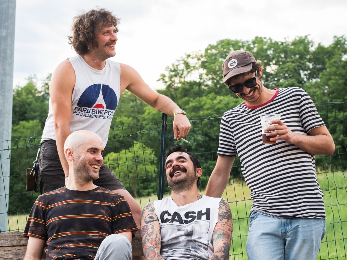 LISTEN: Hearts Apart Release New Single "I Hate The Summer" from Their Upcoming EP!  #newmusic #punk #music #punkmusic 

▶️ soundkharma.com/new-indie-musi…