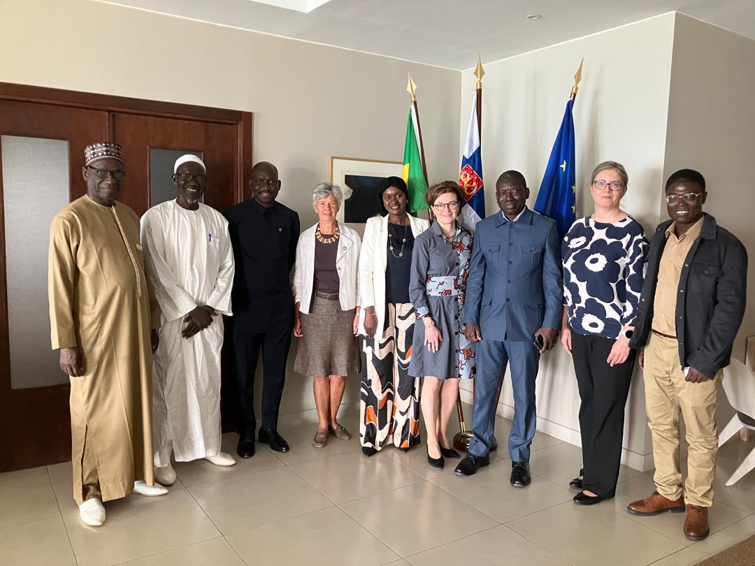La #diplomatiedeleau est au sein de la collaboration entre 🇸🇳 et 🇫🇮. DG Anna-Kaisa Heikkinen de @ulkoministerio a eu le plaisir de rencontrer des experts de renommée mondiale dans le domaine de la gestion des ressources en eau lors de sa visite à Dakar. 
 <a href="/FinWaterDiplo/">Finnish Water Diplomacy</a>