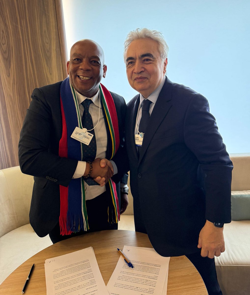 Delighted to meet with South Africa’s Minister of Electricity &amp; Energy <a href="/Kgosientsho_R/">Dr Kgosientsho Ramokgopa</a> in Davos

<a href="/IEA/">International Energy Agency</a> is committed to supporting 🇿🇦’s energy priorities – including efforts to put African energy &amp; development issues at the heart of the global agenda through its #G20 Presidency