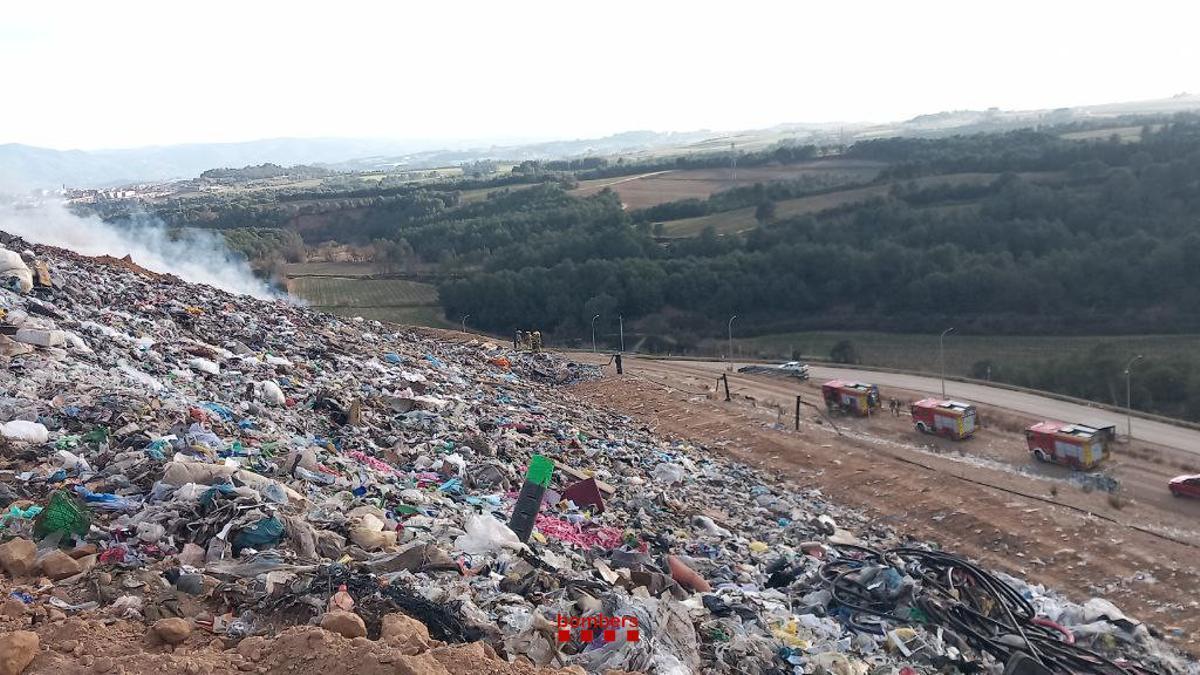 Crema brossa a l'abocador dels Hostalets de Pierola regio7.cat/anoia/2025/01/…