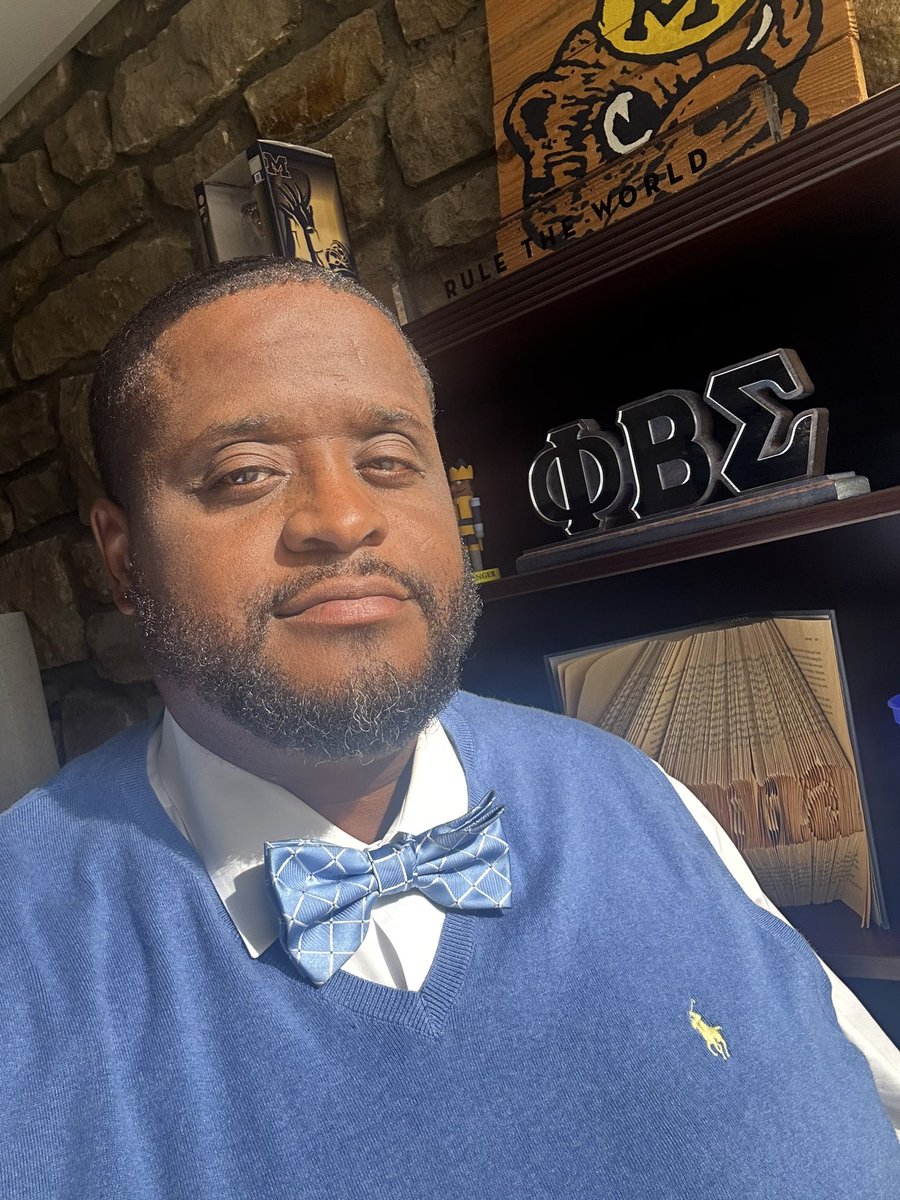 drvsmith's tweet image. New year, same commitment to style and excellence. Kicking off 2025 with the first #BowTieWednesday of the year, because details matter, in our fashion and our work. Let’s make this year one of growth, learning, and leadership! 💙👔 #GHSPRIDE #LeadershipInStyle
