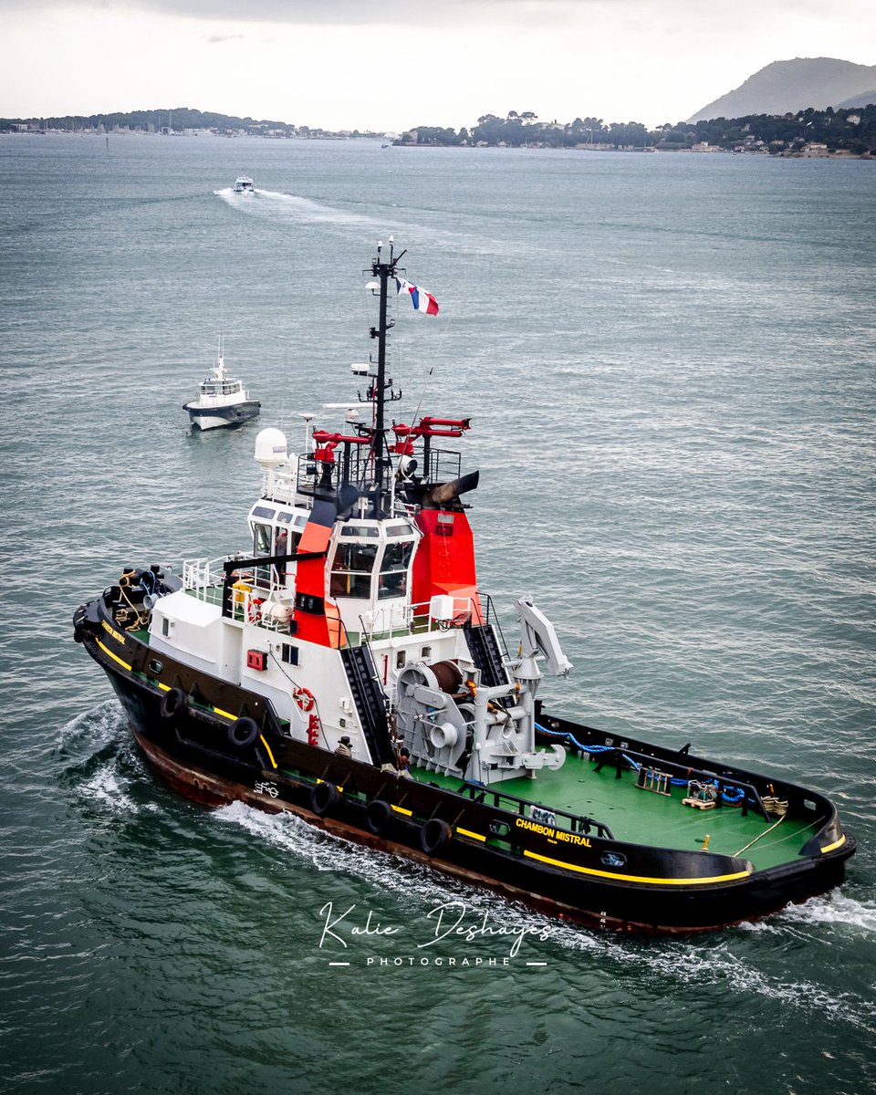 Remorqueur Chambon Mistral &amp; Pilotine Magaud. Port de Toulon
