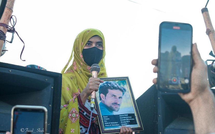 من چو درچکے ءَ اَبیتک ءُ تھنا
تئ گماں مئے دل ءَ بینگ بستگ

تُو گیر کائے عظیم جان😔💔

#ReleaseAzeemDost
 #EndEnforcedDisappearances