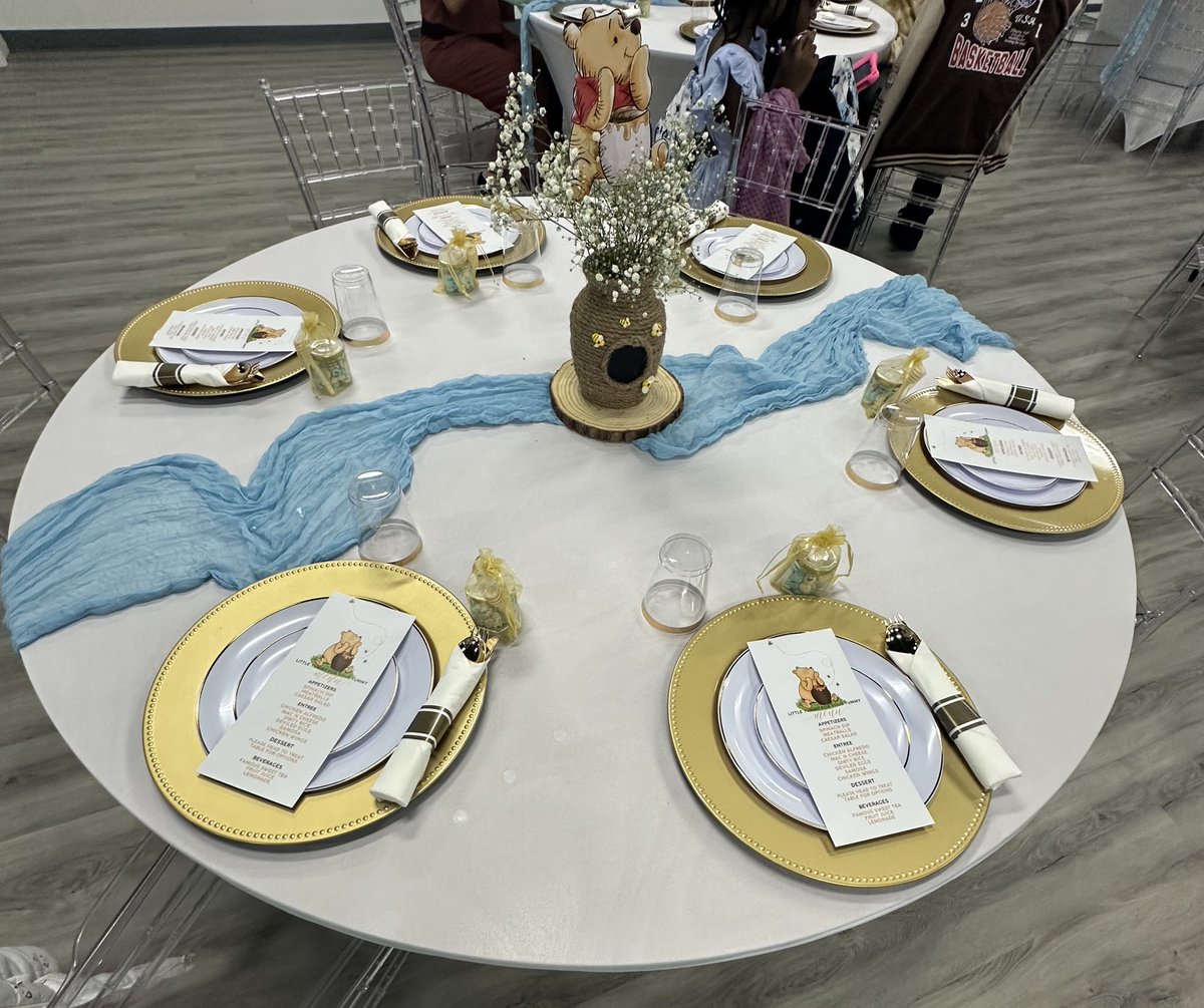 trvplatr's tweet photo. iykyk, i was running like a chicken with my head cut off for this baby shower to come out exactly how i had it in my head & it did ๐ฅน! #nephew #LEILASON #theREALyn https://t.co/ngmsq1QWir