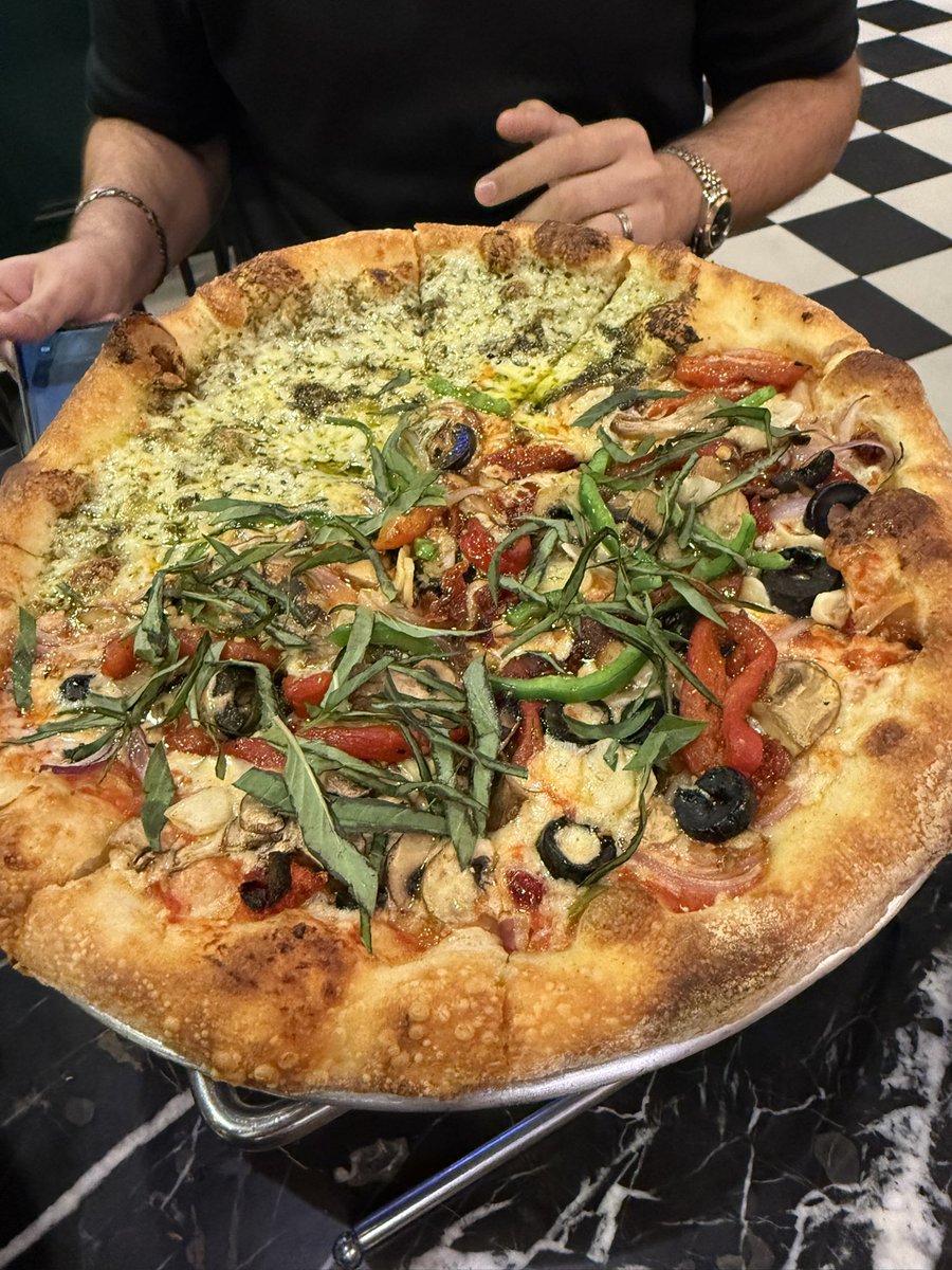 AzharKhanPak7's tweet photo. Pizza time… https://t.co/Zmw9Y7Hpfc