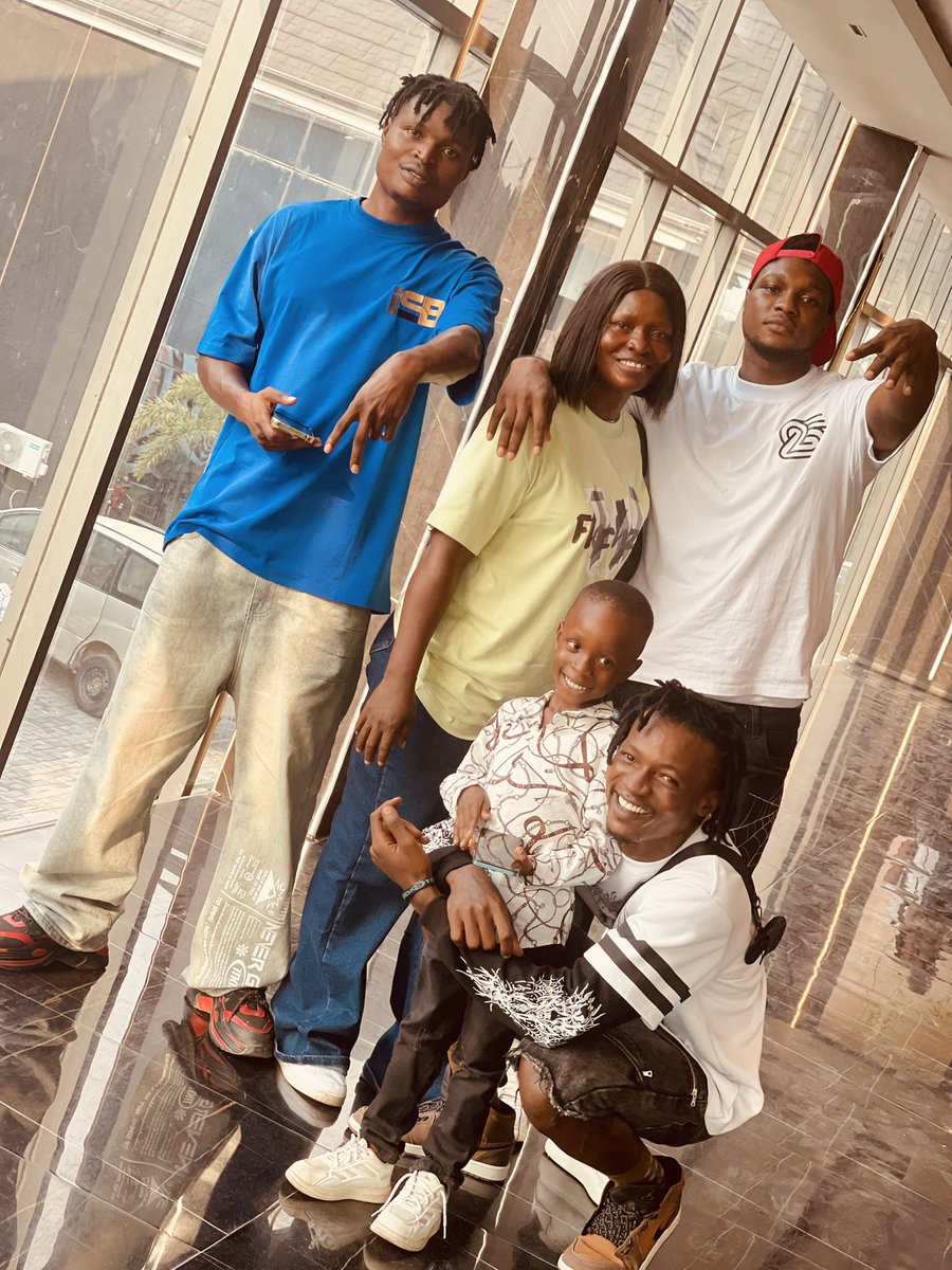 100Swagger's tweet image. Family’s all I’ve bro so ain’t gat time for fake shit no time for bad energy nigga had the Glock so beware or feel it 💚💯🪵