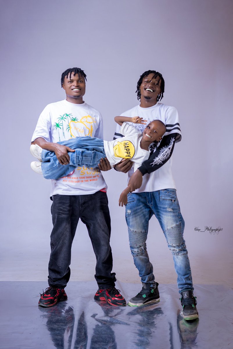 100Swagger's tweet image. Family’s all I’ve bro so ain’t gat time for fake shit no time for bad energy nigga had the Glock so beware or feel it 💚💯🪵