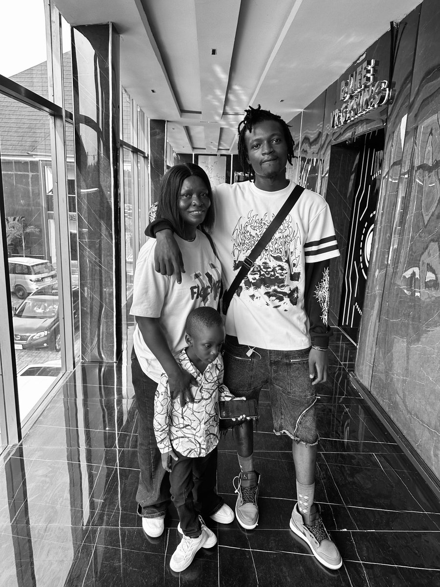 100Swagger's tweet image. Family’s all I’ve bro so ain’t gat time for fake shit no time for bad energy nigga had the Glock so beware or feel it 💚💯🪵