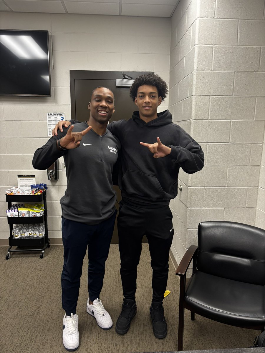 Jalaal Abdullah (@jabdullah2026) on Twitter photo Thank you <a href="/denarius11/">COACH D NICE</a> for stopping by!
<a href="/HAbdullah39/">Husain Abdullah</a> <a href="/CoachJackson84/">Jeff Jackson</a> <a href="/FMHSRecruits/">Memorial Football Recruiting</a> @ProBigBros <a href="/FlightSkillz/">Coach Flight</a> Thank you <a href="/denarius11/">COACH D NICE</a> for stopping by!
<a href="/HAbdullah39/">Husain Abdullah</a> <a href="/CoachJackson84/">Jeff Jackson</a> <a href="/FMHSRecruits/">Memorial Football Recruiting</a> @ProBigBros <a href="/FlightSkillz/">Coach Flight</a>