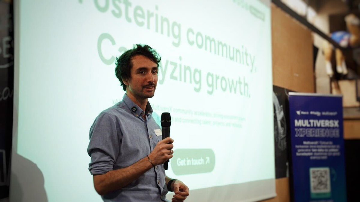 riseinweb3's tweet image. The energy is amazing at the @MultiversX Xplore tonight w/ @patika_dev! 💚

We kicked off the evening with an intro to MultiversX and @xAllianceDAO by @chessucation, fueled up with some pizza, and now everyone’s mingling and connecting. What a night! 🍕