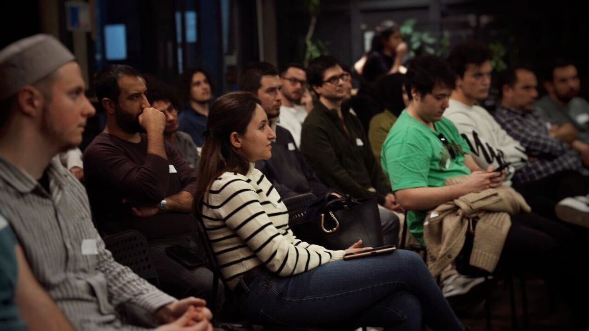 riseinweb3's tweet image. The energy is amazing at the @MultiversX Xplore tonight w/ @patika_dev! 💚

We kicked off the evening with an intro to MultiversX and @xAllianceDAO by @chessucation, fueled up with some pizza, and now everyone’s mingling and connecting. What a night! 🍕