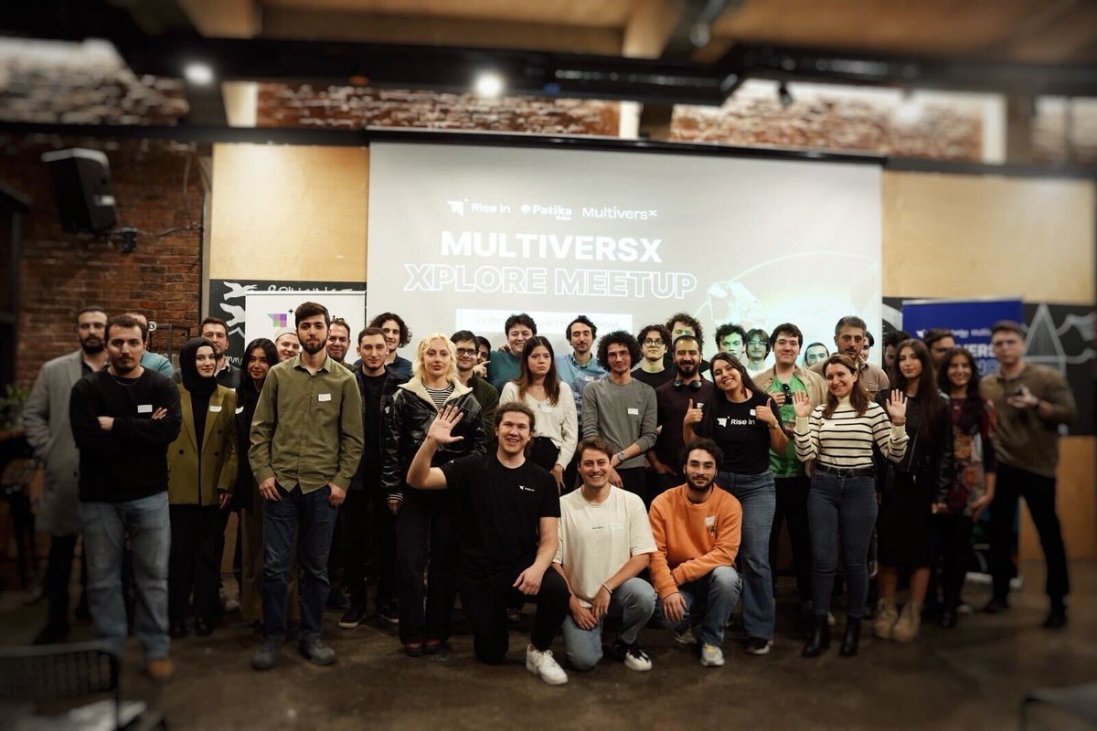 riseinweb3's tweet image. The energy is amazing at the @MultiversX Xplore tonight w/ @patika_dev! 💚

We kicked off the evening with an intro to MultiversX and @xAllianceDAO by @chessucation, fueled up with some pizza, and now everyone’s mingling and connecting. What a night! 🍕