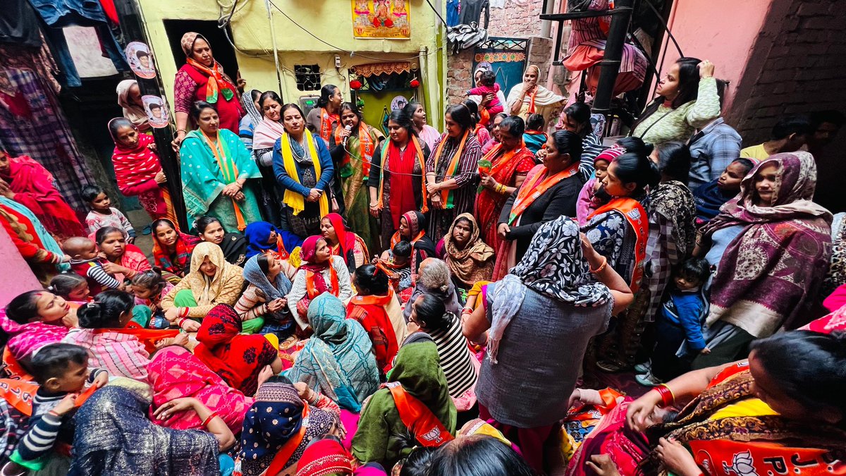 दिल्ली प्रदेश के वजीरपुर विधानसभा क्षेत्र में महिलाओं के बीच जनसभा को संबोधित किया और भाजपा के संकल्पों के बारे में जागरूक किया। भाजपा का नेतृत्व दिल्ली को प्रगति और नई ऊंचाइयों तक ले जाने के लिए प्रतिबद्ध है।
<a href="/narendramodi/">Narendra Modi</a> <a href="/AmitShah/">Amit Shah</a> <a href="/BJP4Delhi/">BJP Delhi</a> <a href="/BJP4India/">BJP</a> <a href="/BJPMahilaMorcha/">BJP Mahila Morcha</a>