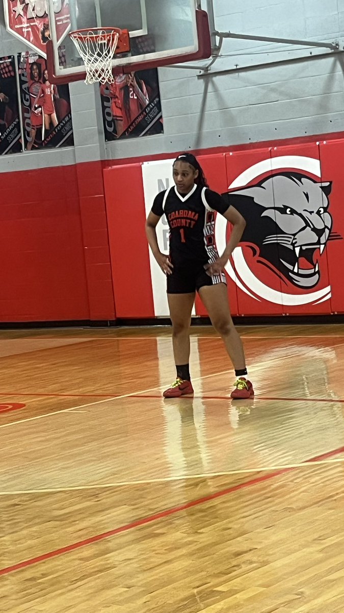 18 points 14 rebounds <a href="/TamiaFields240/">Tamia Fields</a>  college coaches please don’t sleep on her