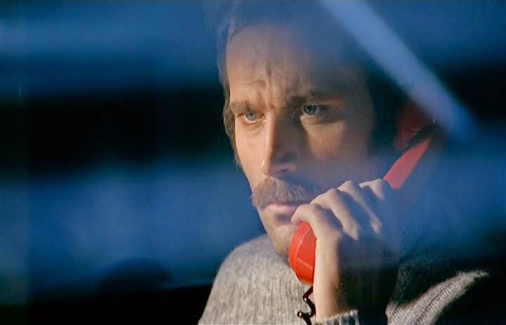 Una de las cosas que más he disfrutado de mi último viaje a Roma ha sido tomar espressos en terrazas donde hubiera ceniceros de Lavazza y darme un par de paseos nocturnos a orillas del Tíber con <a href="/PodcastAT/">Aguas Turbias Podcast</a> y sus Giallo vol. 1,2,3… la nebbia, la notte, la paura!!! Os extraño.