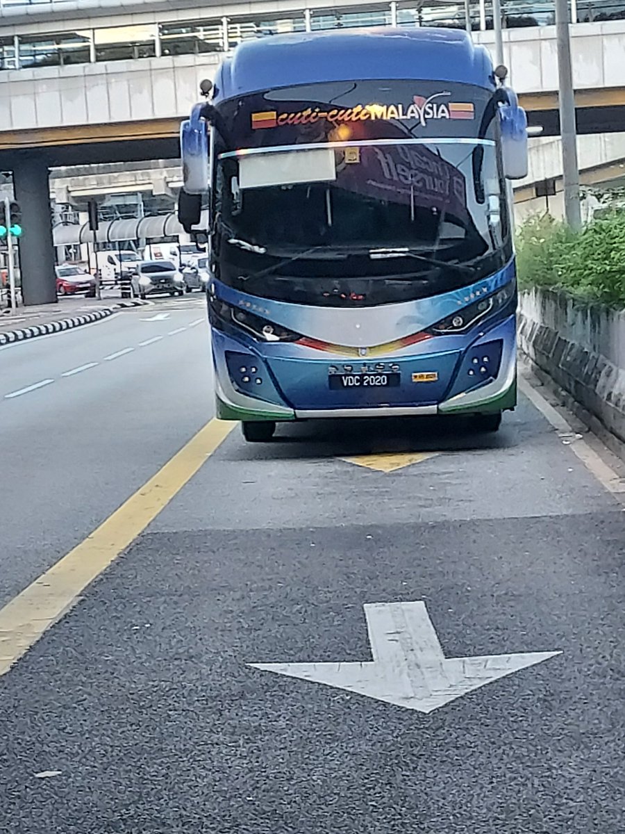 RhmahMN's tweet photo. @PDRMsia_Trafik harap ambil tindakan. Dekat Pasar senin https://t.co/MahhbjVLme