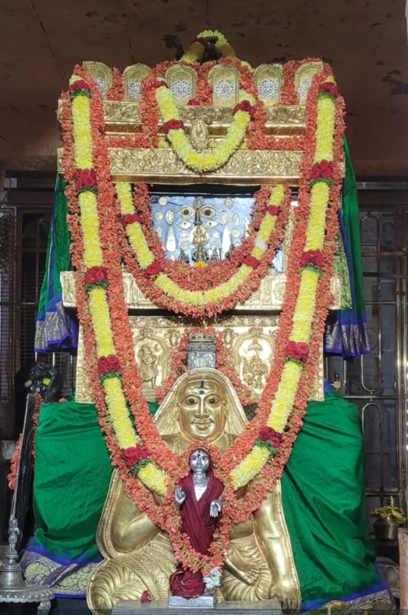 ज्ञानभक्तिसुपुत्रायुः यशः श्रीपुण्यवर्धनः । प्रतिवादिजयस्वान्तभेदचिह्नादरो गुरुः । सर्वविद्याप्रवीणोऽन्यो राघवेन्द्रान्नविद्यते ॥
Shri Raghavendra swami🙏
Mantralaya..  
Moola Vrandavana🙏🚩