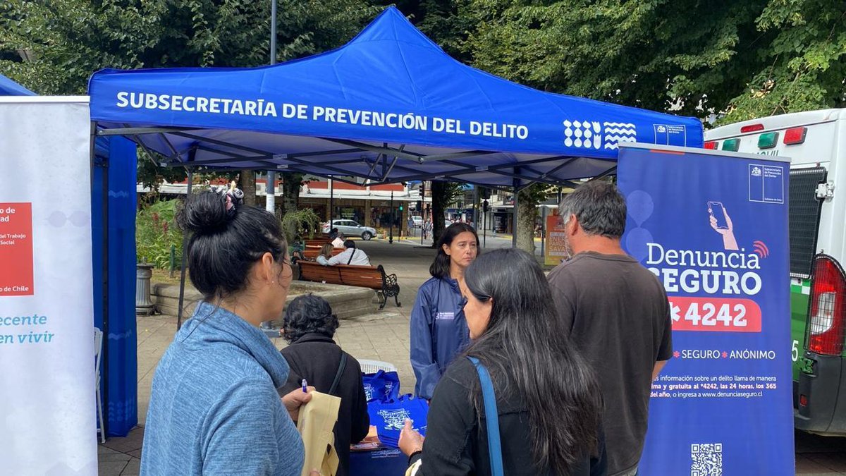 🚨Fortaleciendo el trabajo preventivo de delitos y de difusión del programa Denuncia Seguro con la comunidad y los turistas que nos visitan en la comuna de Valdivia en el marco del Plan Verano Seguro.
<a href="/SubPrevDelito/">Subsecretaría de Prevención del Delito</a> 
<a href="/DPRLosRios/">Delegación Presidencial Regional de Los Ríos</a> 
#ValdiviaCL 
#LosRíos 
#VeranoSeguro