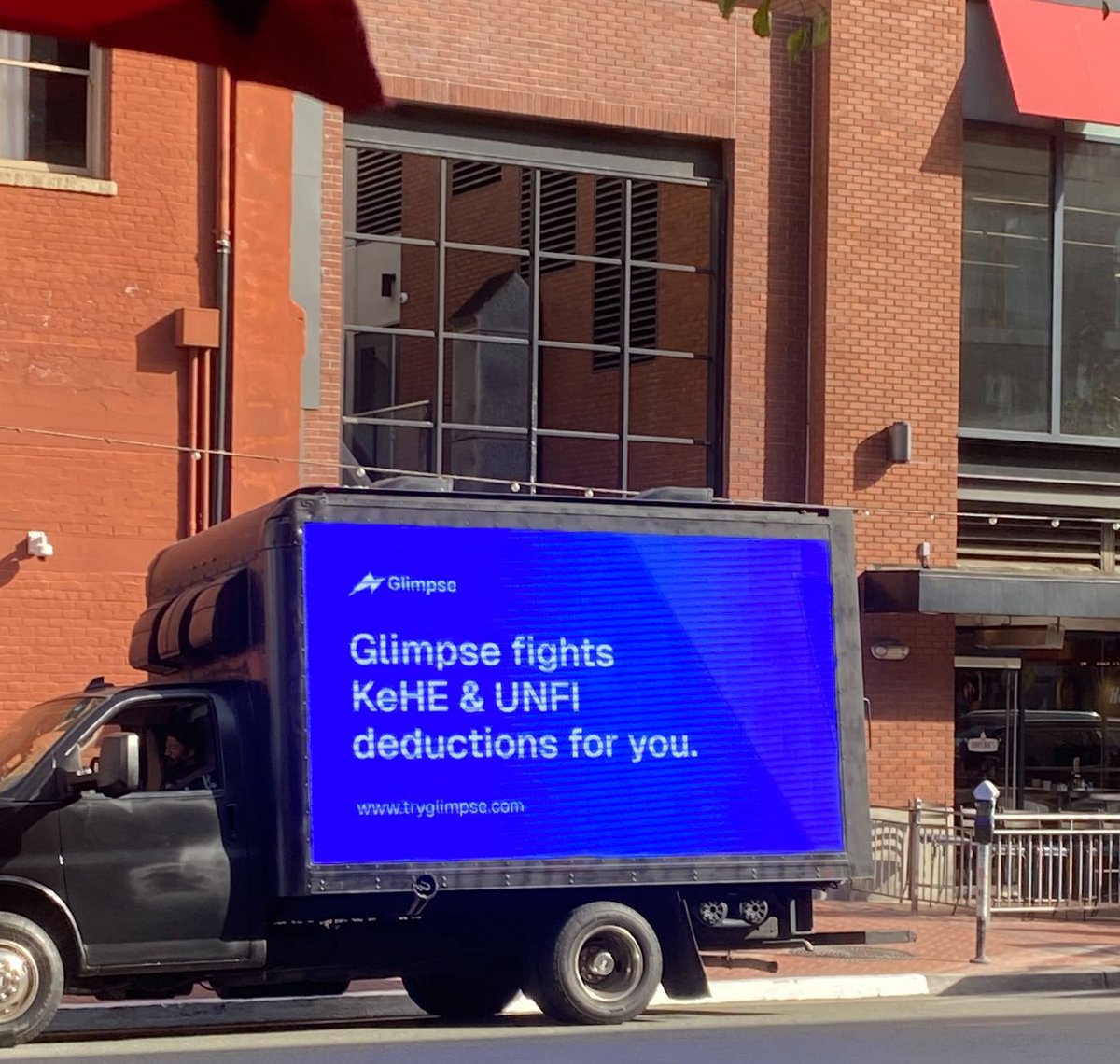 This is hilarious &amp; brilliant.

Glimpse, a deductions services platform, plants this advertisement right outside the doors of the UNFI Spring Selling Show.

🤙