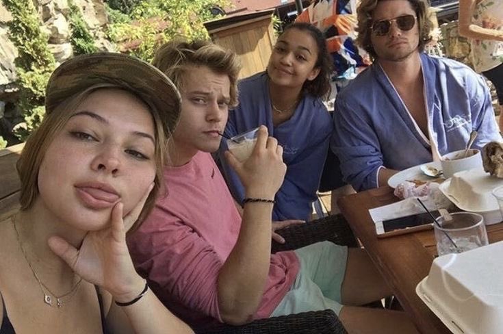 Iara91629223's tweet image. take me back to the beginning 💔