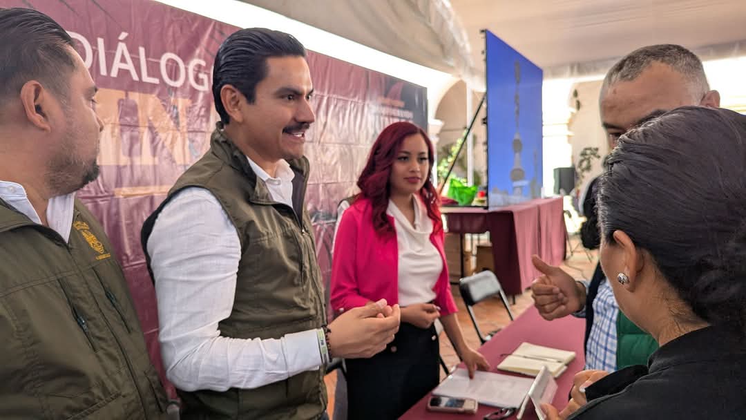 patysoriafranc's tweet photo. Hoy participé en el segundo diálogo vecinal impulsado por el presidente municipal, Ray Chagoya. 

Escuchamos y atendimos peticiones y sugerencias de las y los ciudadanos de nuestra ciudad.

Siempre que sea por el bien la ciudadanía y por una causa justa, estaremos dispuestos a sumar por Oaxaca y dar nuestro mayor esfuerzo. 

#Oaxaca
#OaxacaDeJuarez
#PatySoria
#PatySoriaRegidora