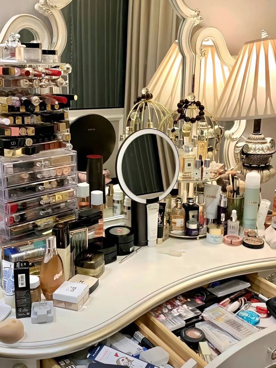 Needed a new outfit to go with my new shade of lipstick🥰