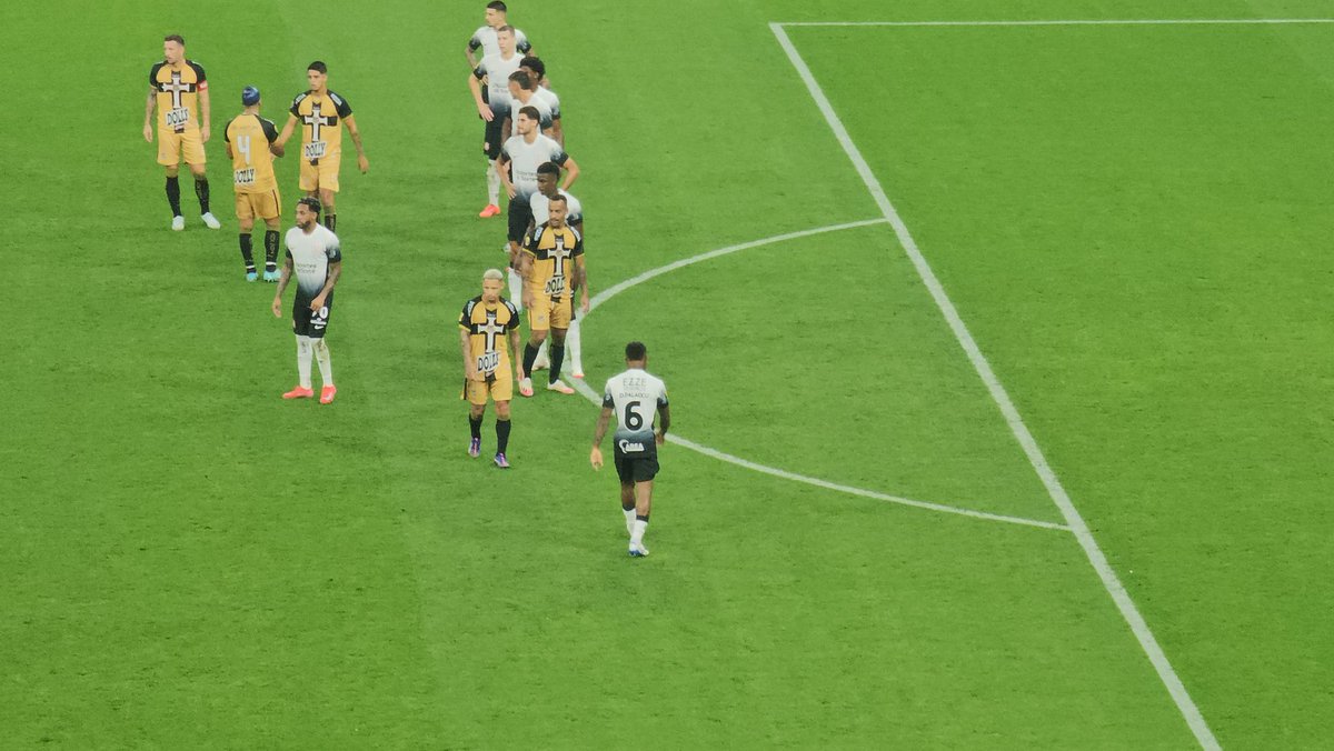 Vessoni's tweet photo. Quase um ano depois, Diego Palácios volta a jogar pelo Corinthians. Segunda partida do equatoriano pelo clube.

#Corinthians #DiegoPalacios https://t.co/cSC4KuEGJK