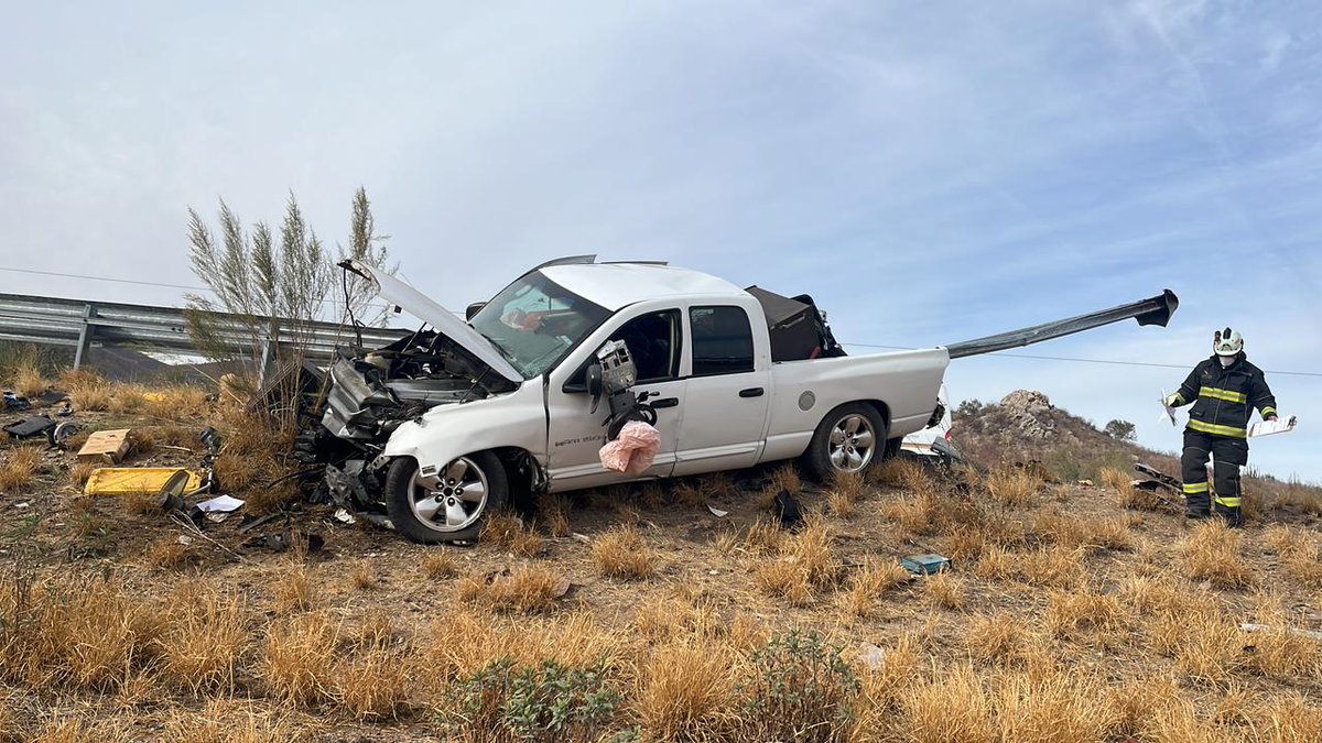 Betobandido2's tweet photo. Una persona sin vida deja choque en la carretera internacional #15 km 80 tramo Nogales-Hermosillo, provenía de #California, personal de @BomberosHMO acuden en apoyo para rescatar el cuerpo del interior del vehículo @CAPUFE @GN_Carreteras @Amicsonora https://t.co/nLr6u2bW1o